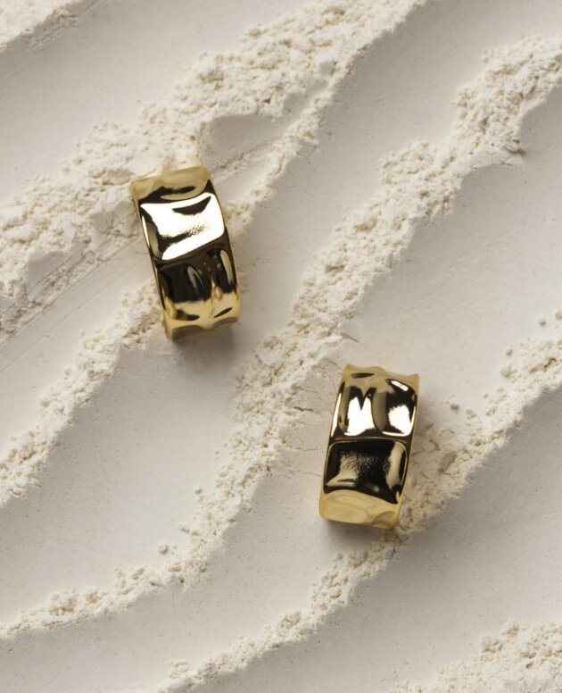 Textured ring