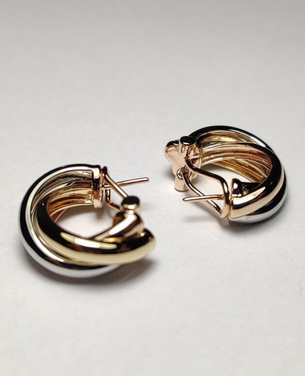 Intertwined hoops